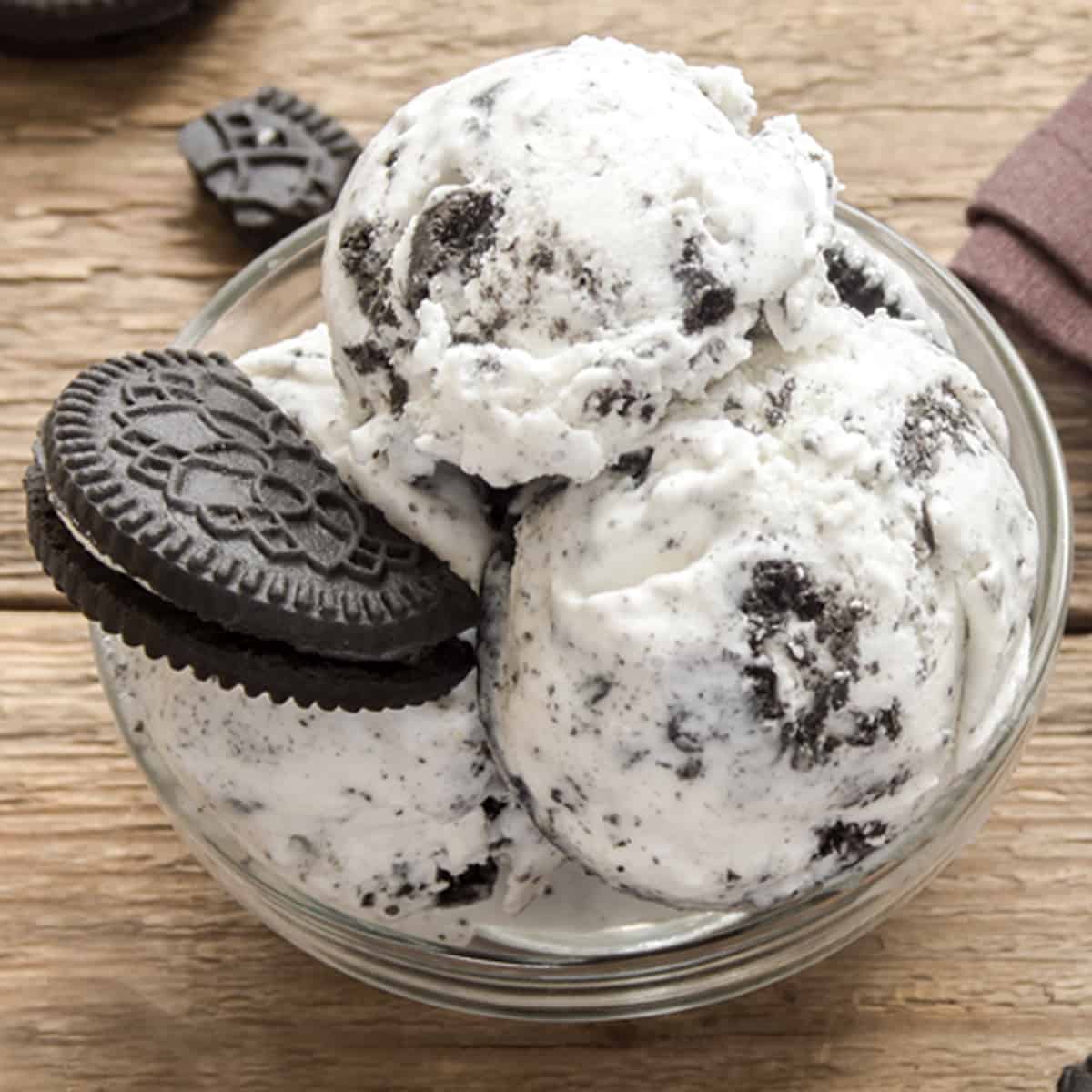 Charlie Chaplin Dessert: Cookies and Cream Glace mit Oreo und Schoggiglace und Rahm Fr. 8.50 Image
